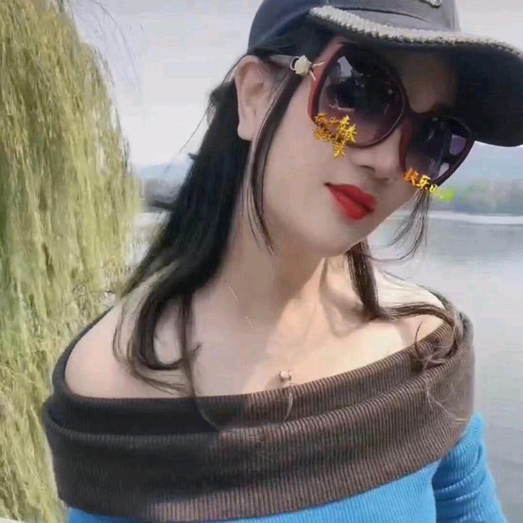 彩平服饰