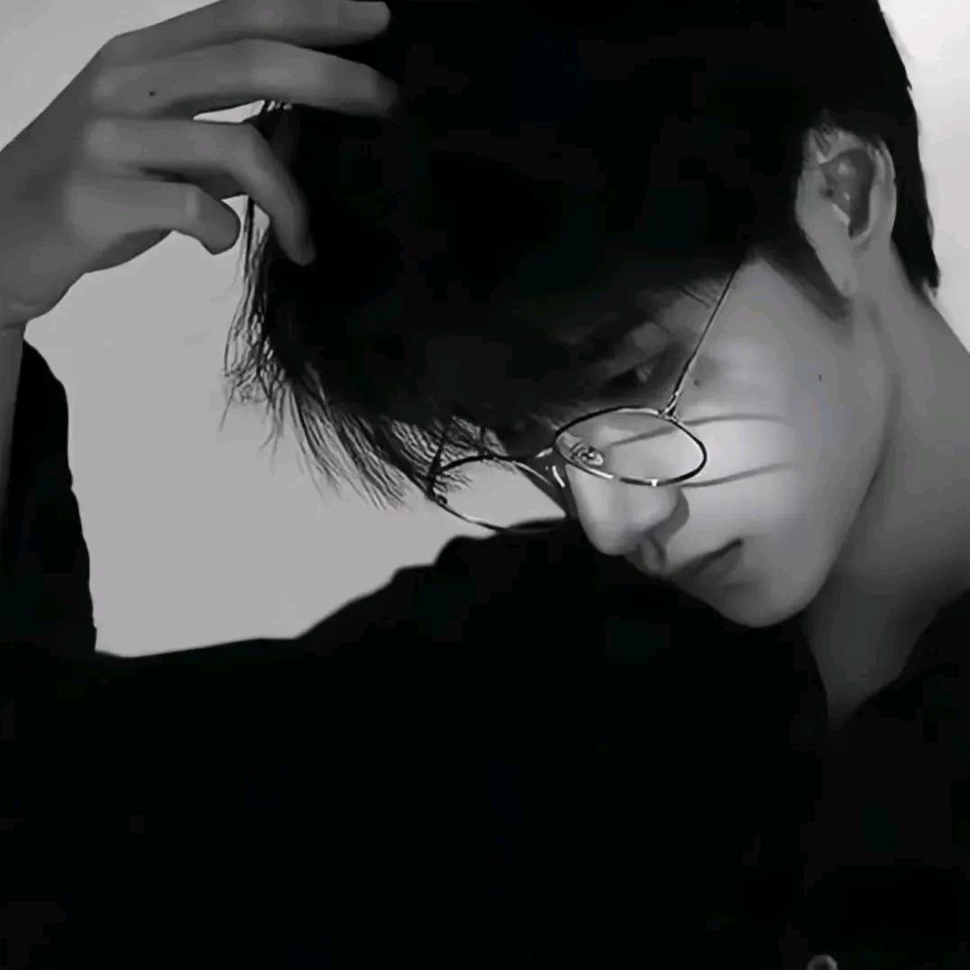 与发光的灵魂为伴