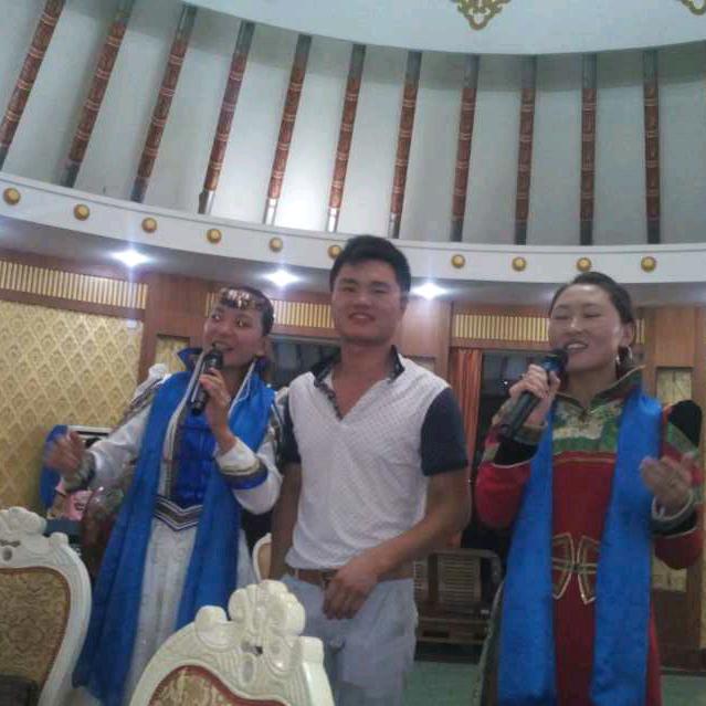 小强袜行