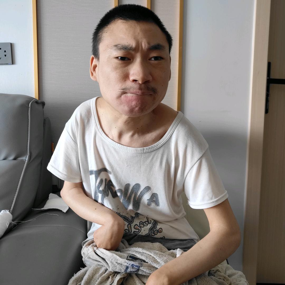 身残志坚 付乐