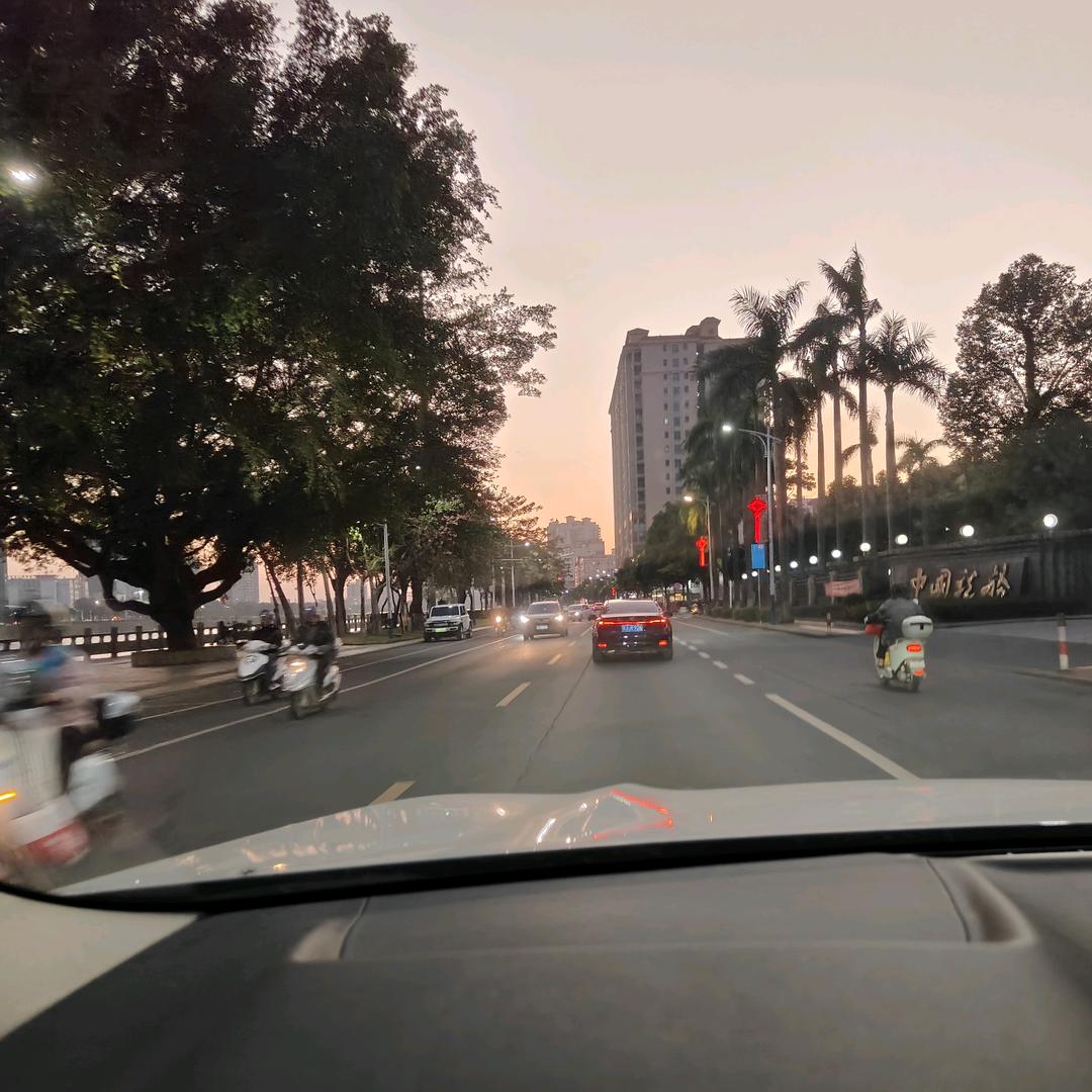 恩平市小天鹅(美的家电品牌店）