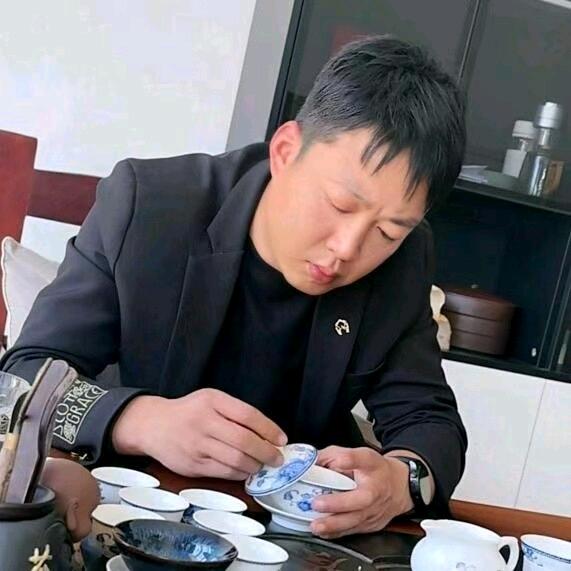 天门卖门窗的小高
