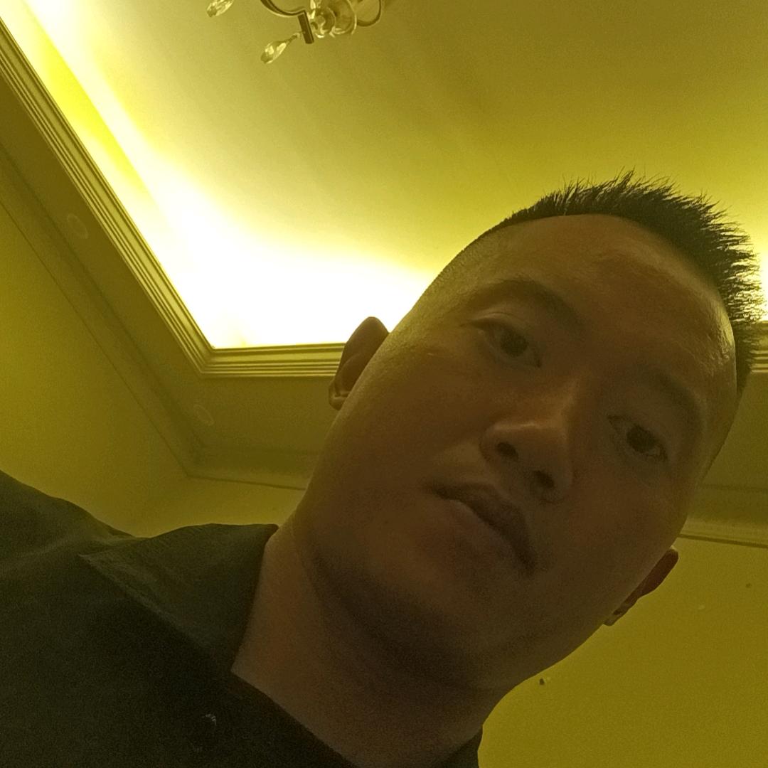 我一个人单身摆摊手机贴膜