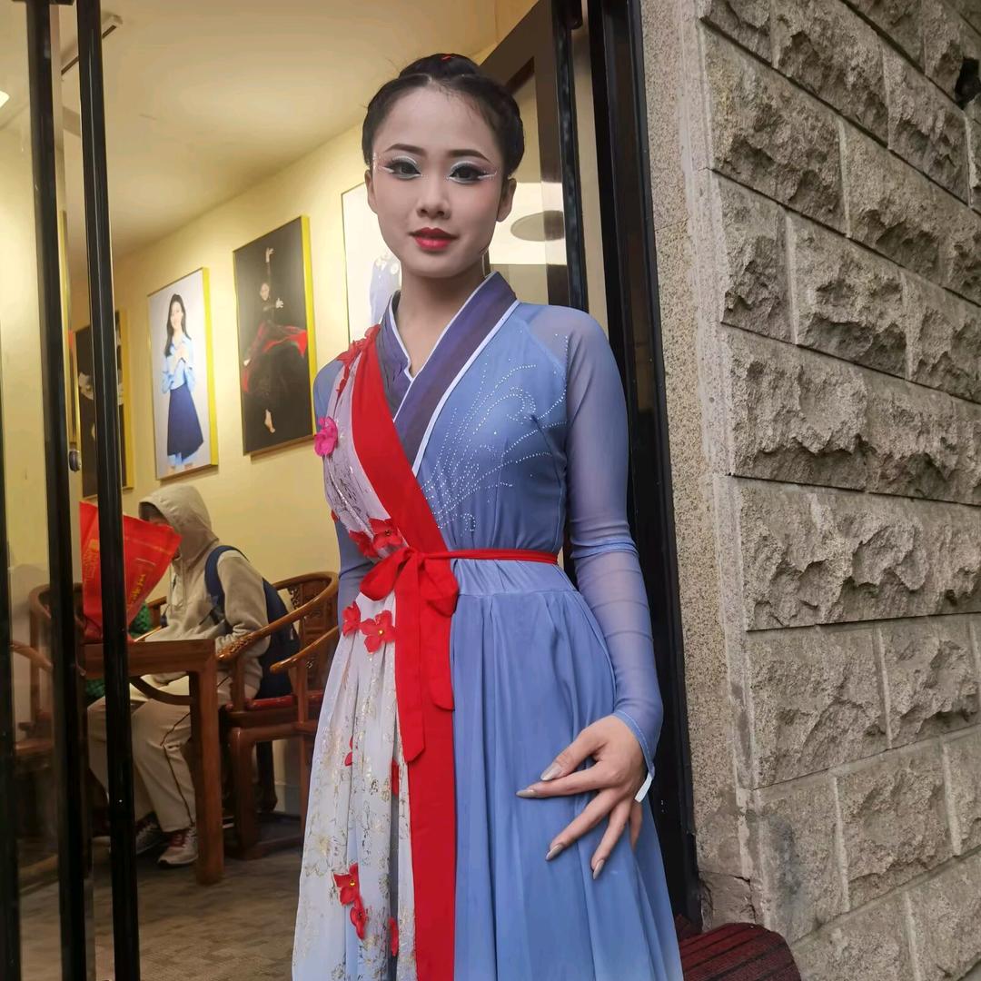 玲三妮