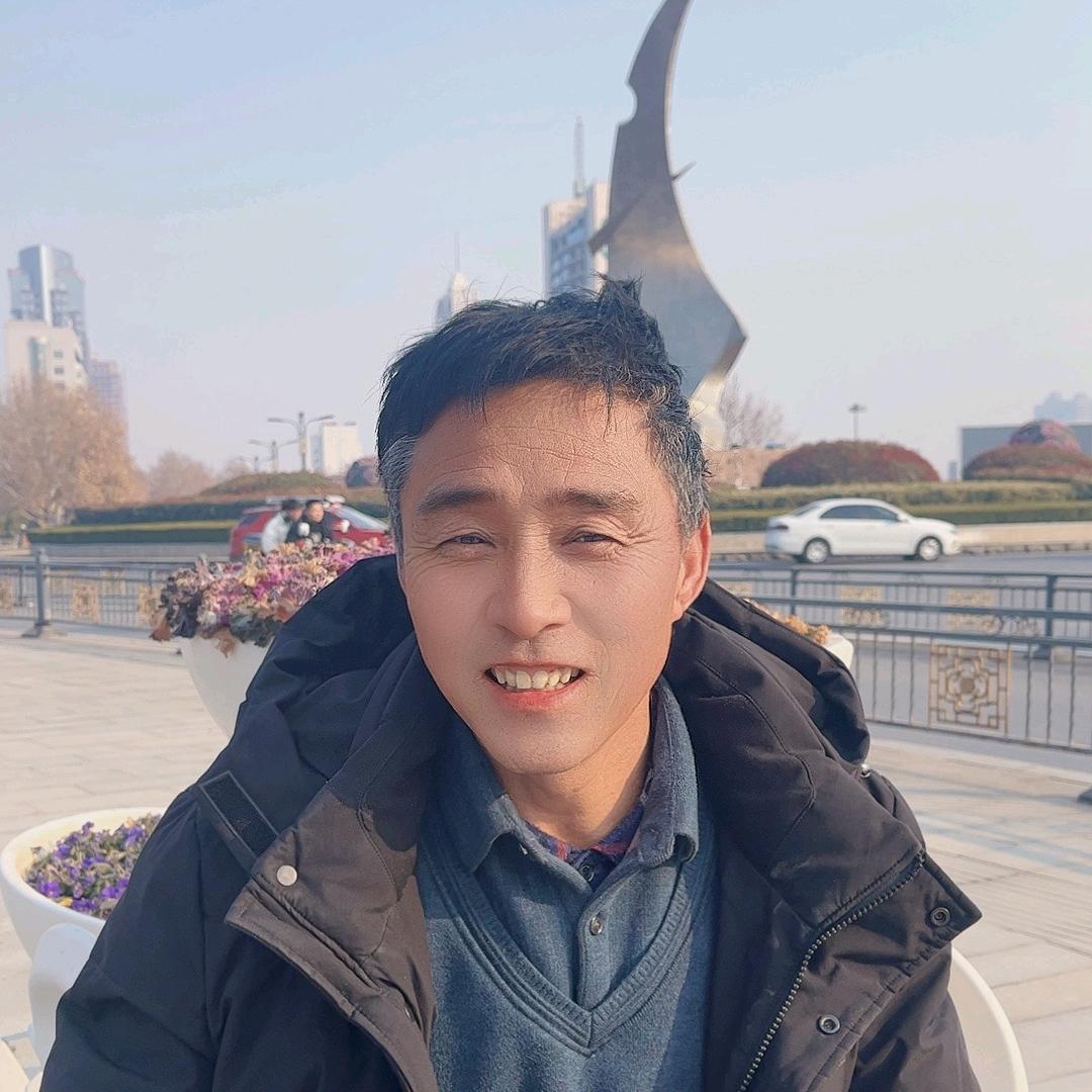 石头哥爱聊天