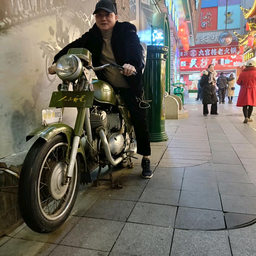 东大眼镜，刘哥