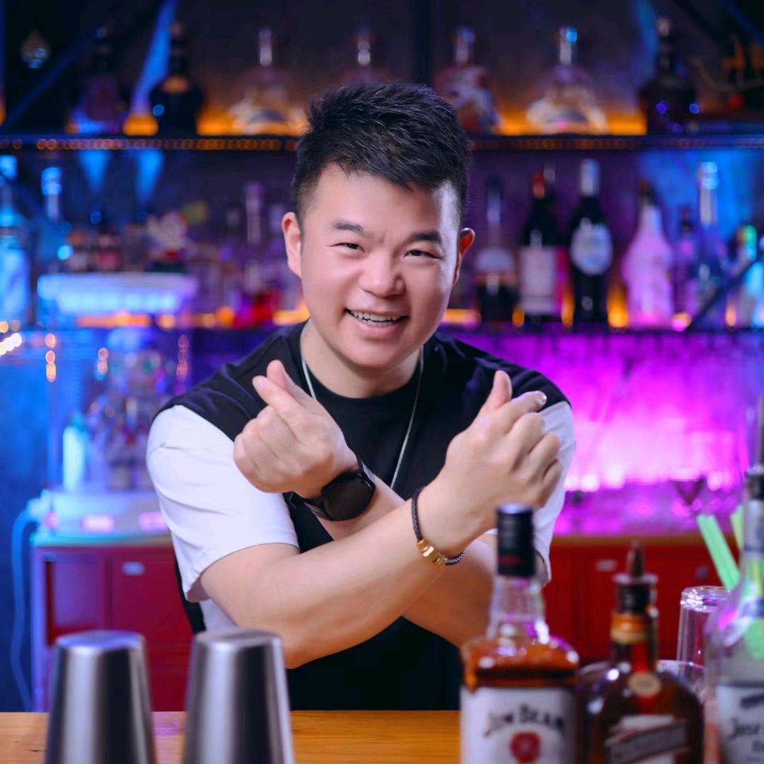 辉哥🍹-【移动小酒馆环游中国】🍹