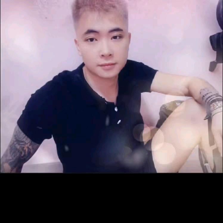 ╭☞•́⍛•̀黑白哥╭☞
