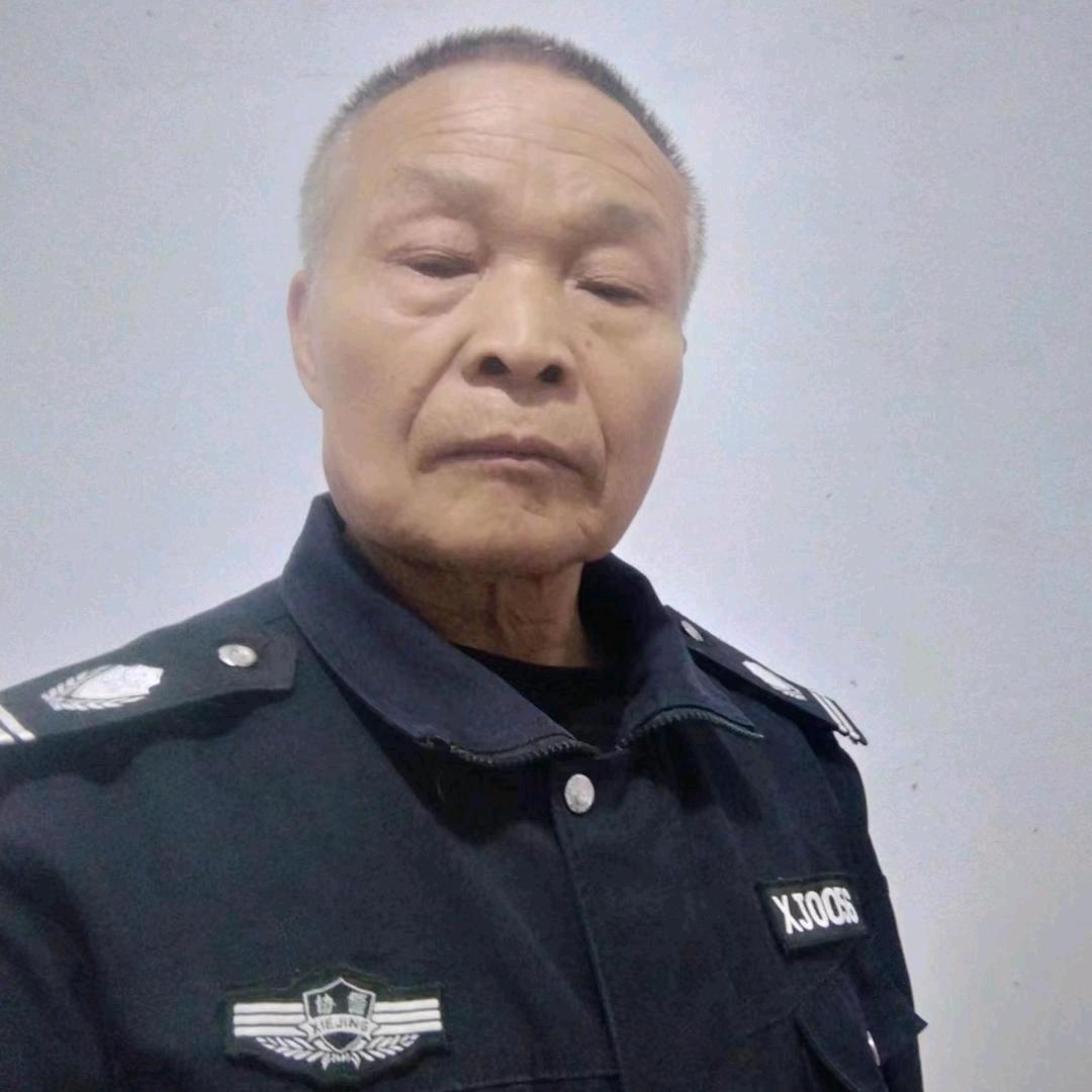 何洪清