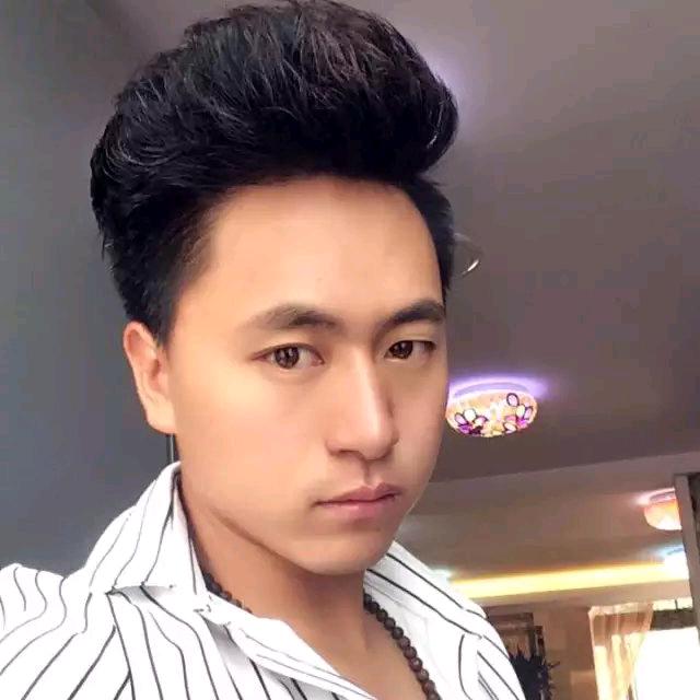 贵德烫发专家小白