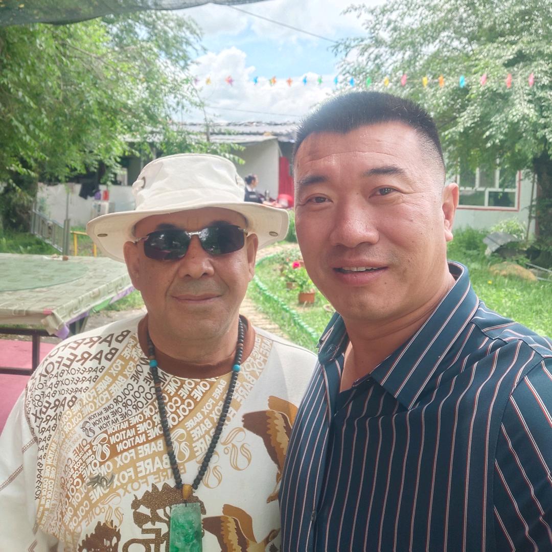 山东人在新疆，水包沙，真石漆，硅藻泥子，