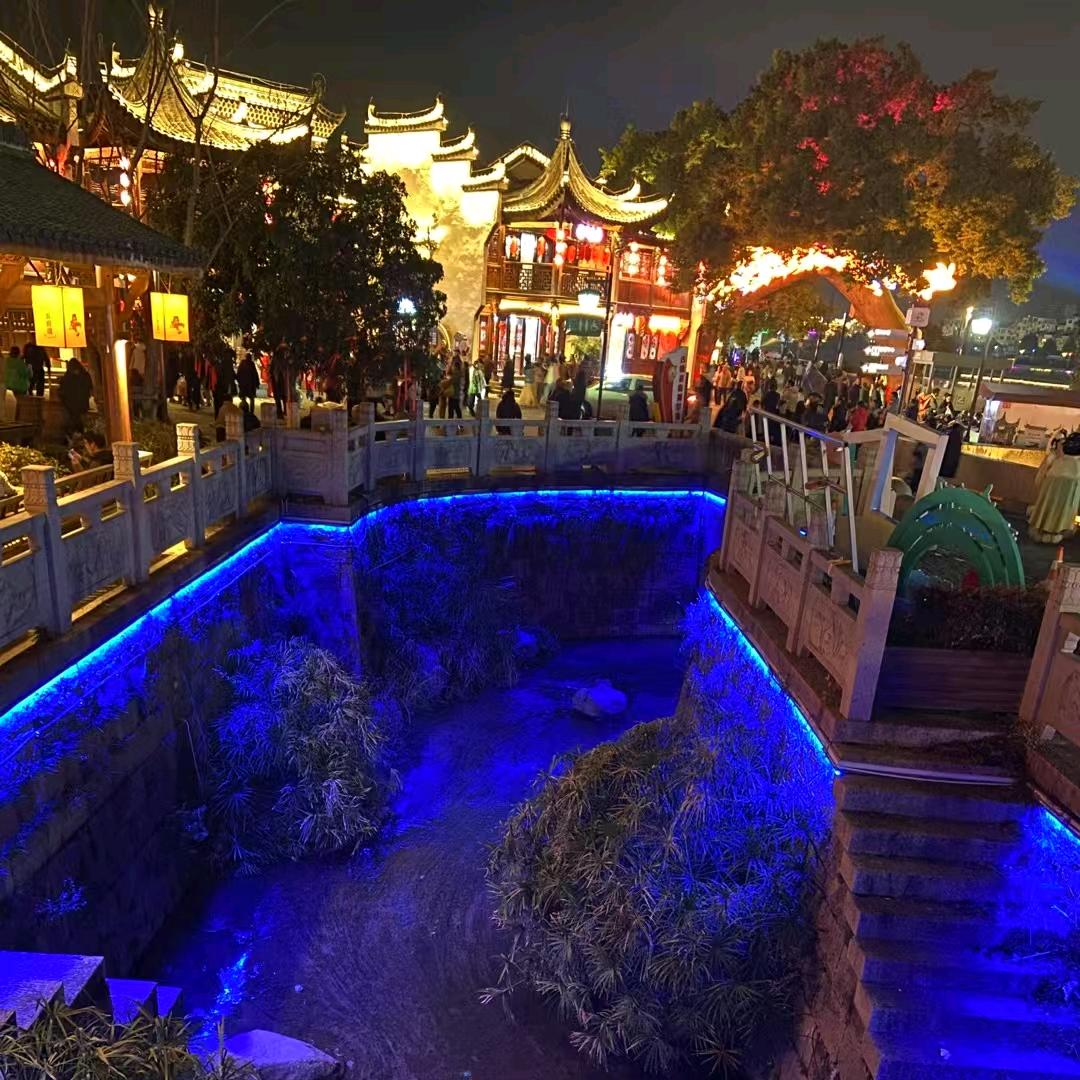 雨中漫步