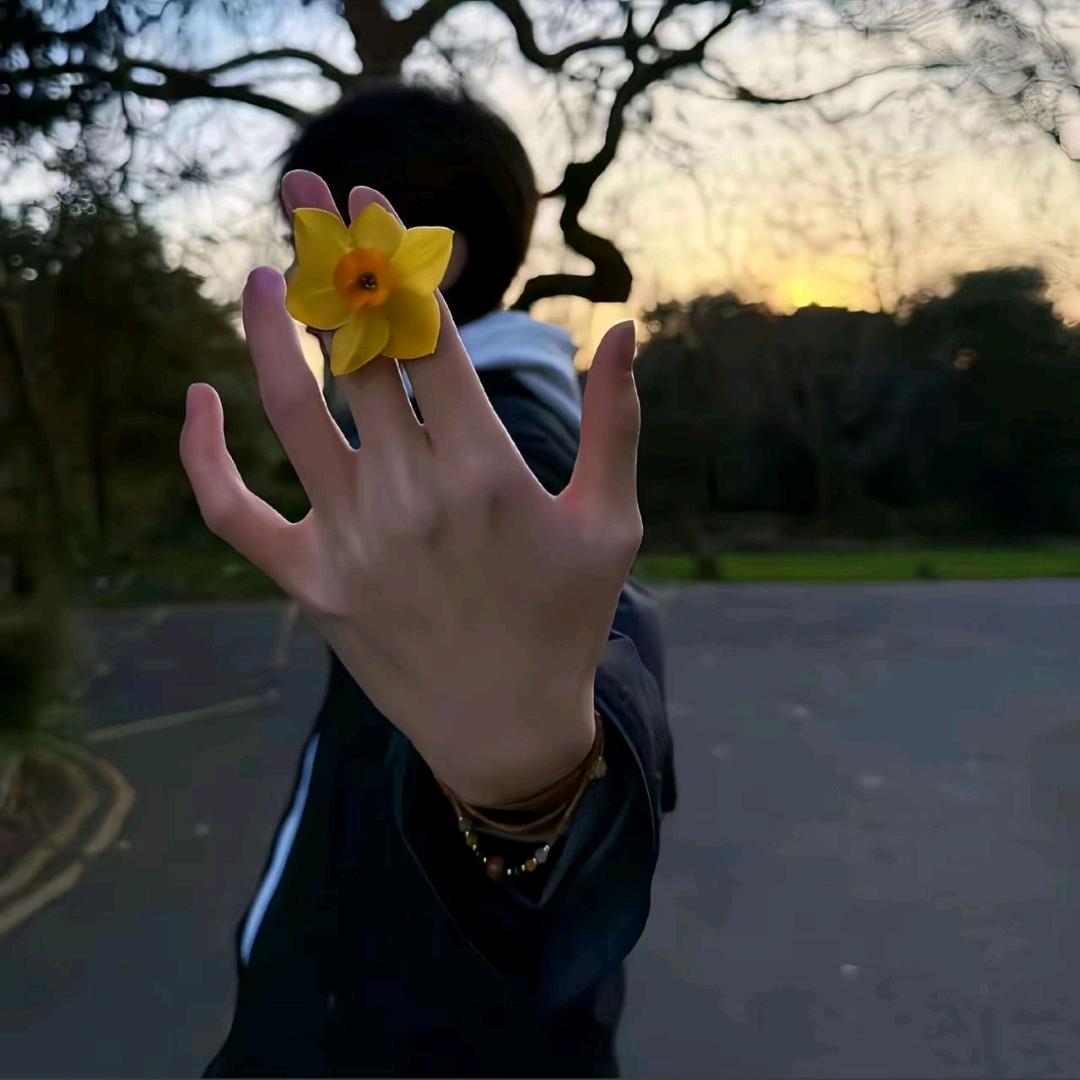 ( •̥́ ˍ •̀ू )