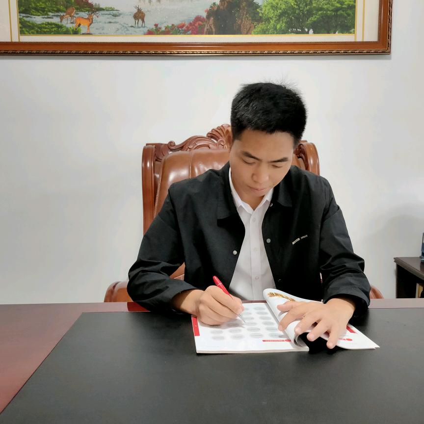 开Ai自习室的刘校