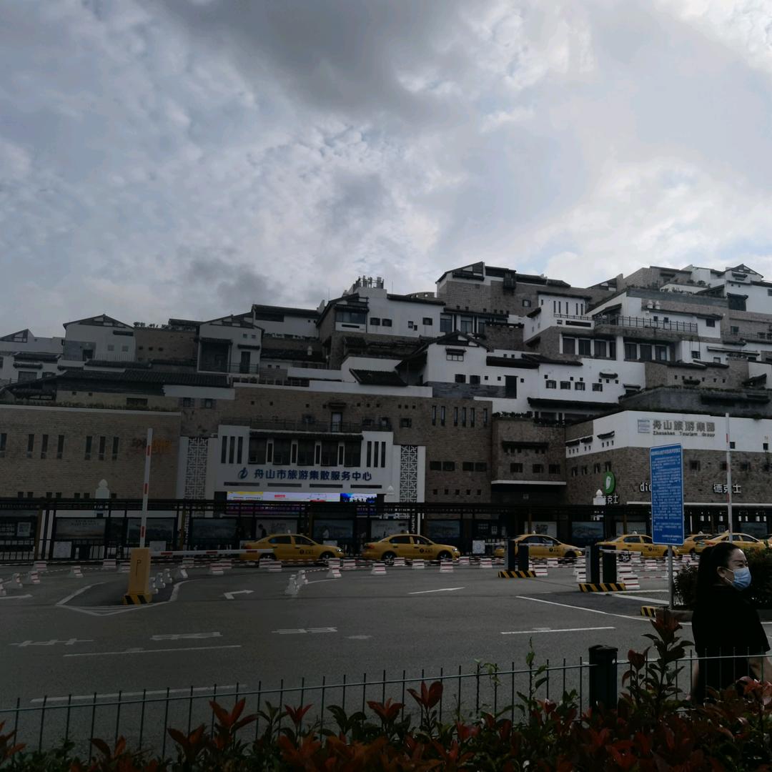 小白最近晒黑了