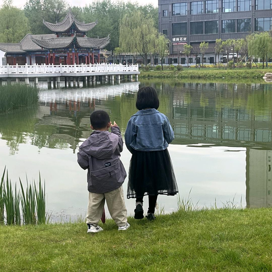 霞霞      发赫德