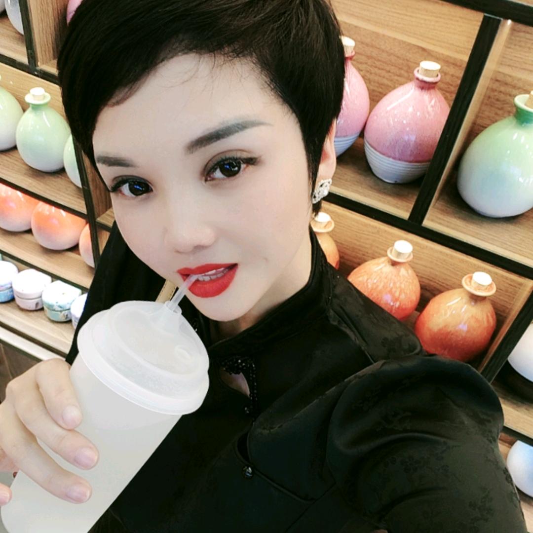 小 i