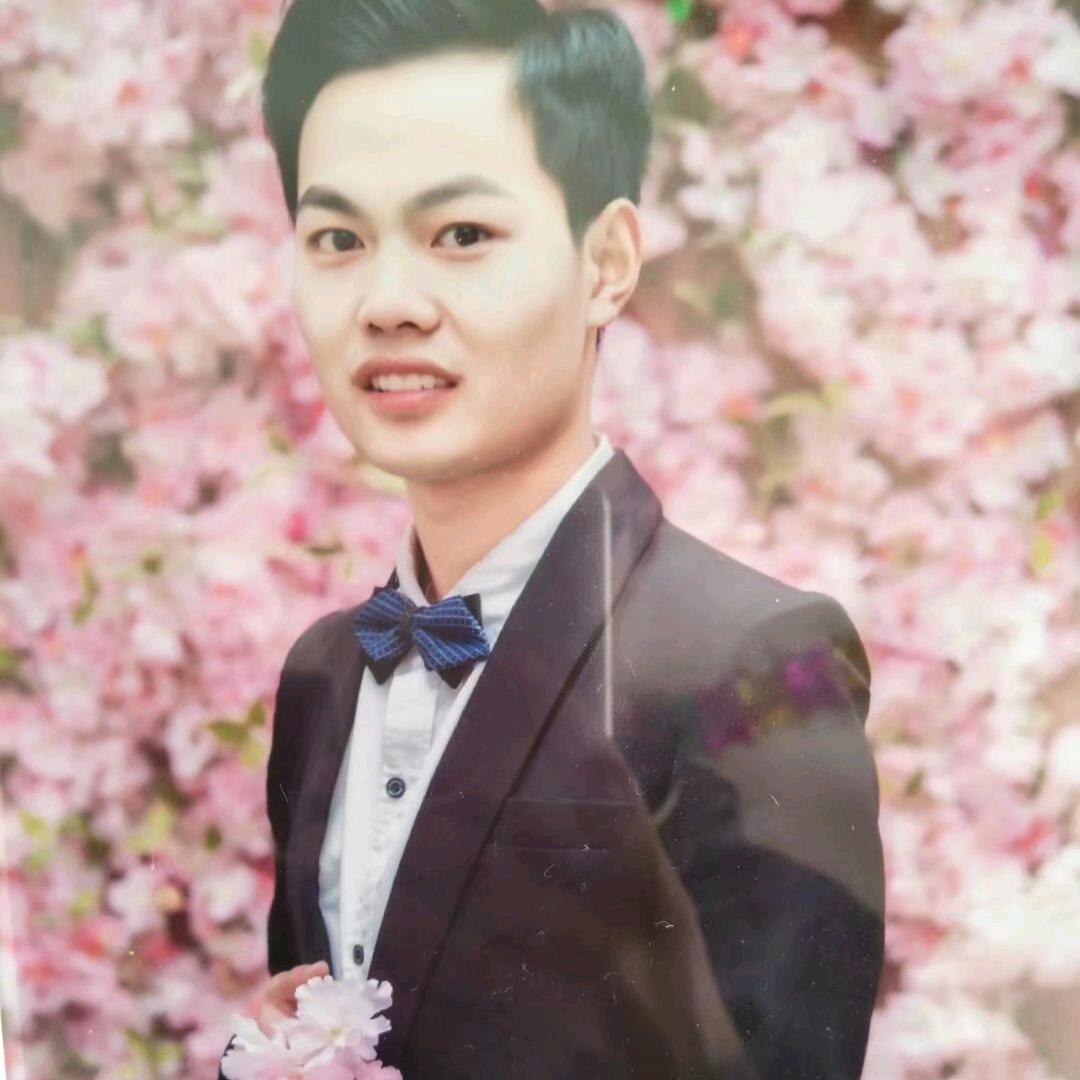 安静的美男子丶