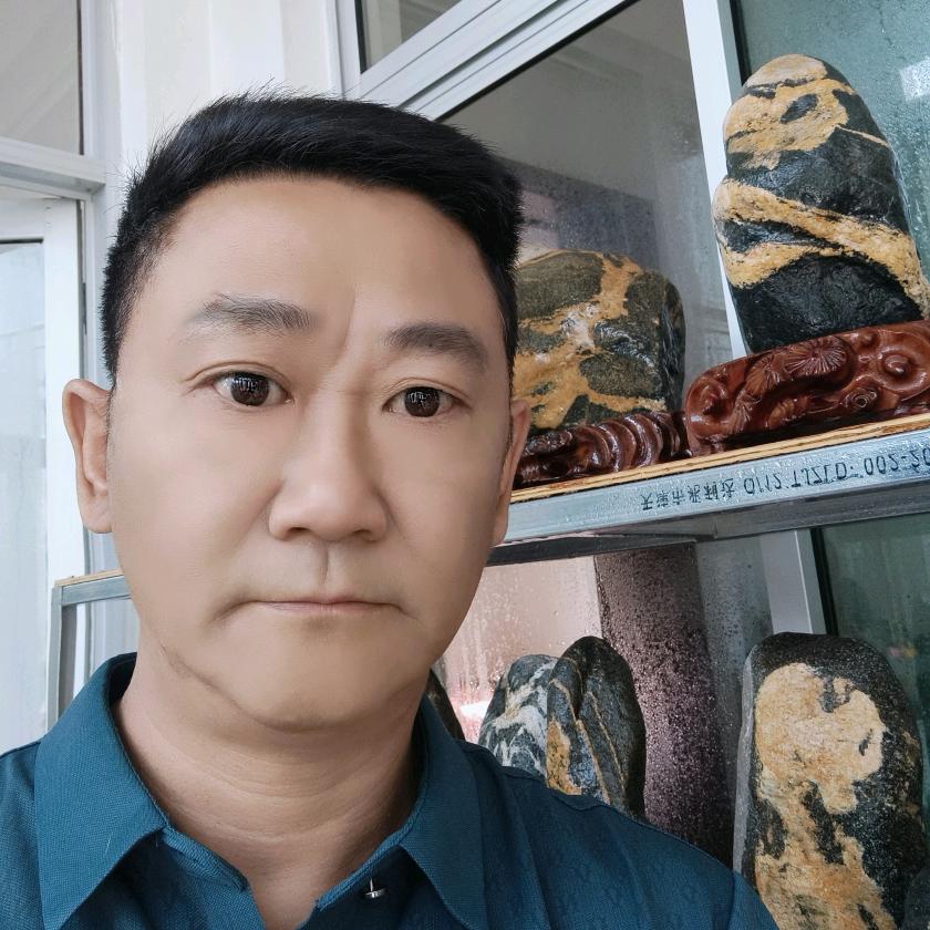 聆听泰山石语。