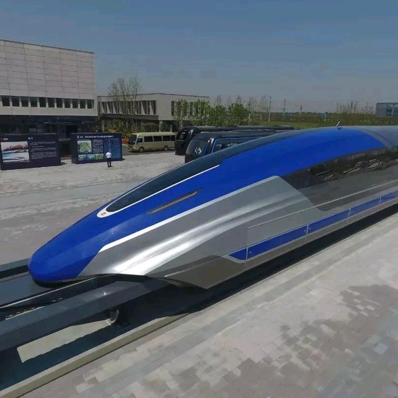 西服皮鞋二郎腿