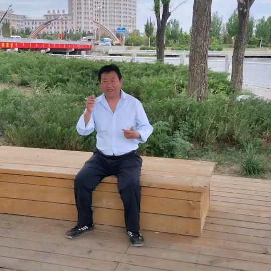 杨万坤