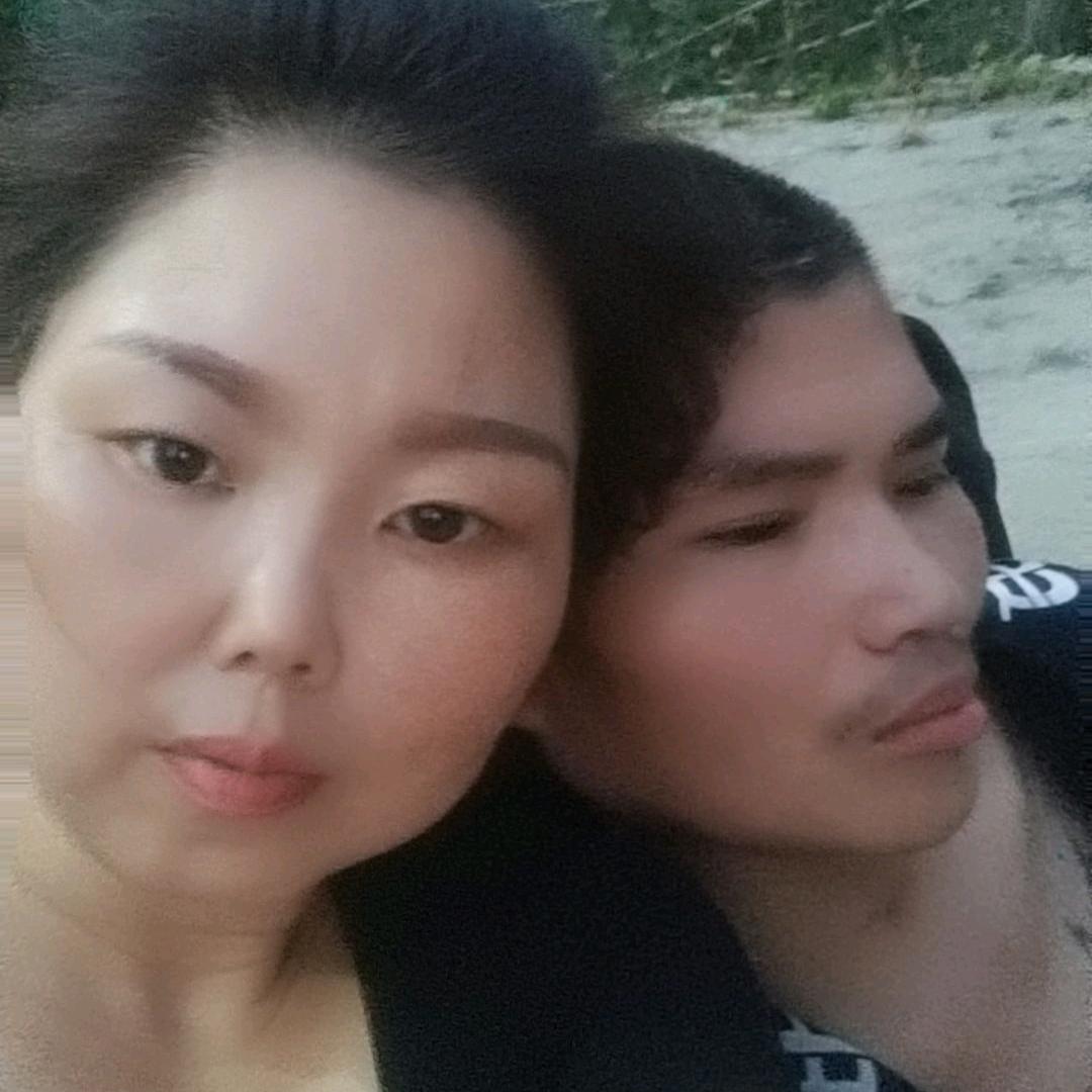 努力生活的 玲