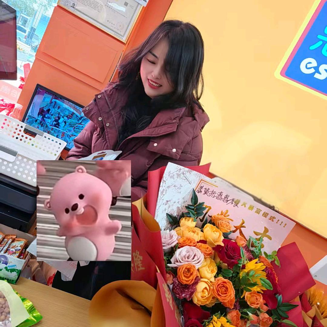 卖零食的小姐姐