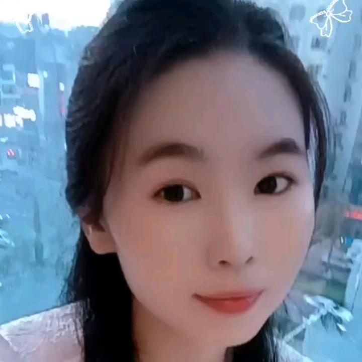 淡然一笑