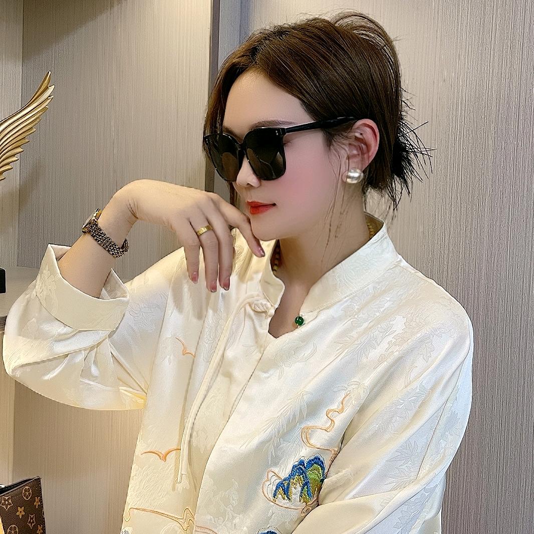 小曼女装工厂批发