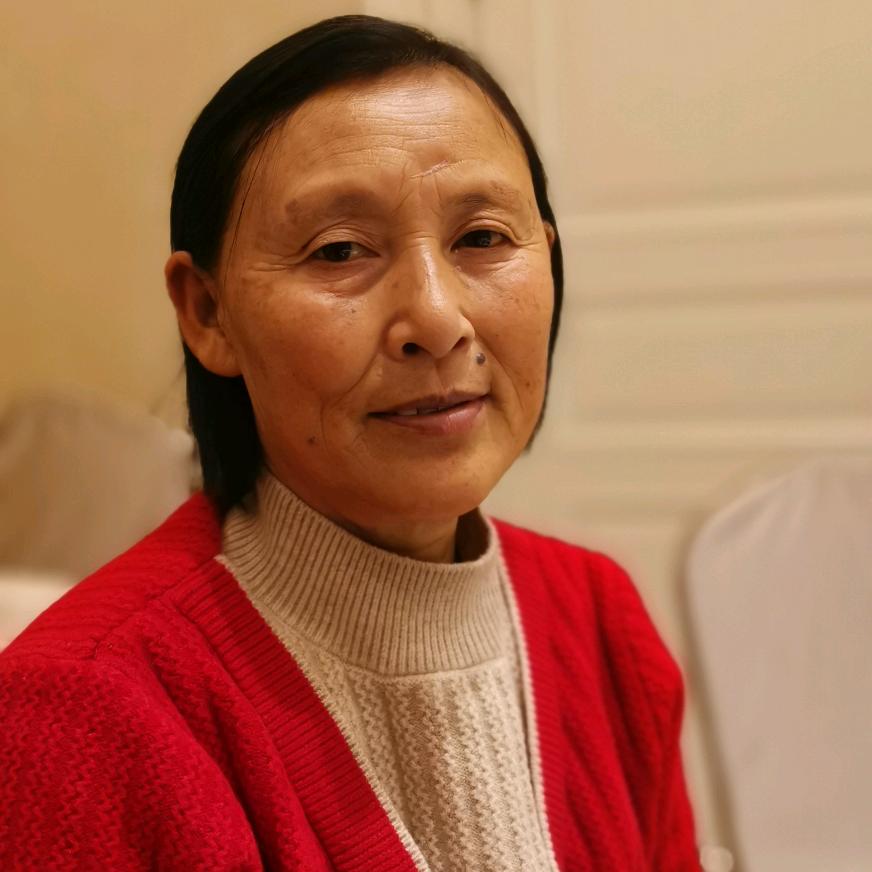 何姐