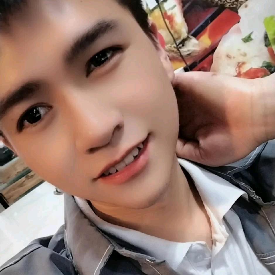 张佰萬哇🚬(单亲粑)