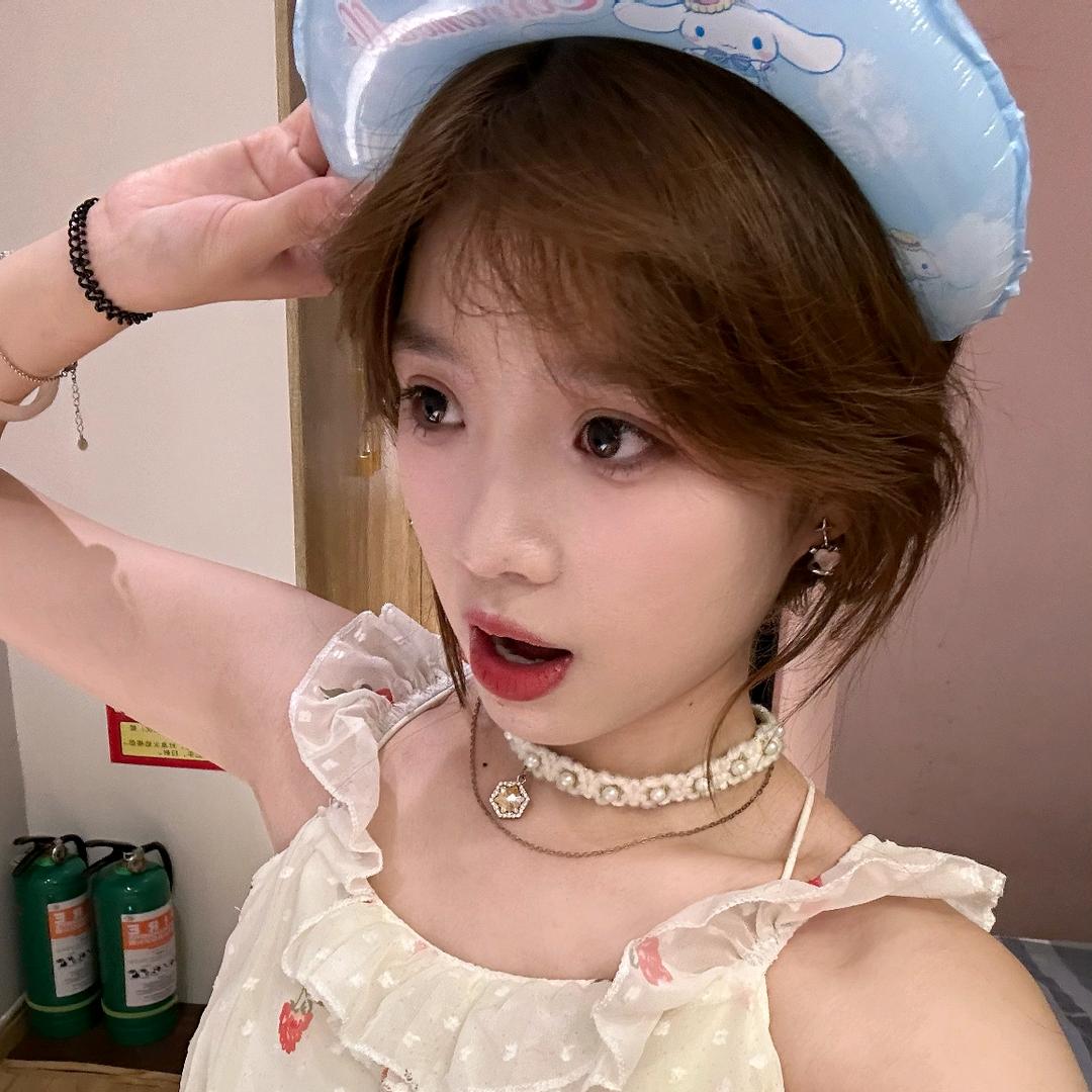 兰小美.