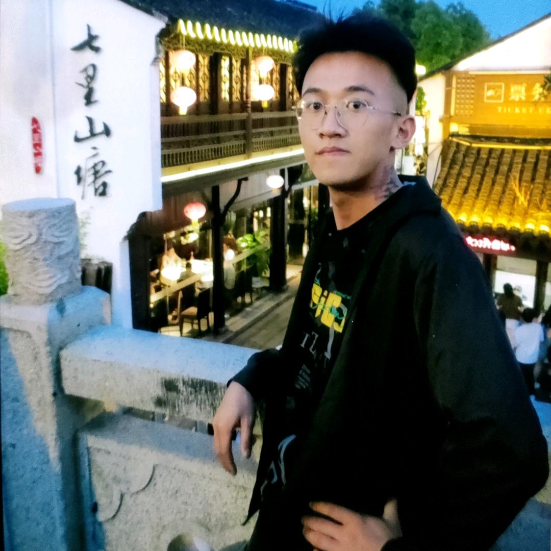 小吕同学