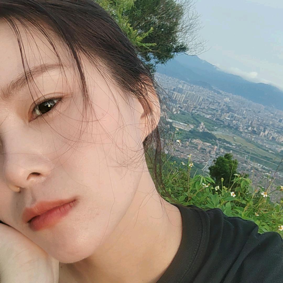 深情的小孩姐