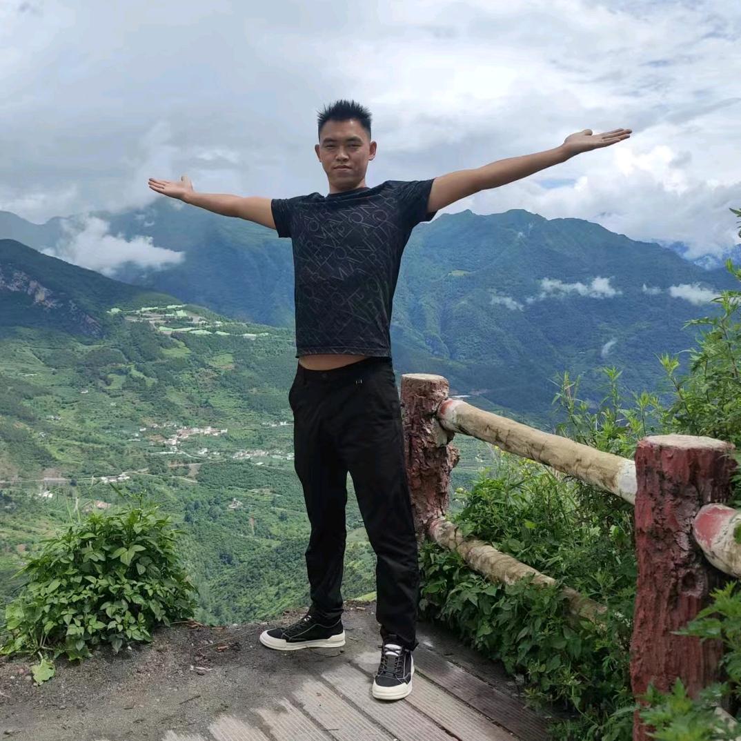 开钓场的小伙子