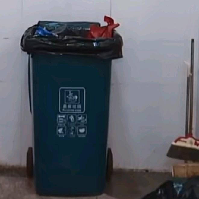 蹦迪的达拉崩吧