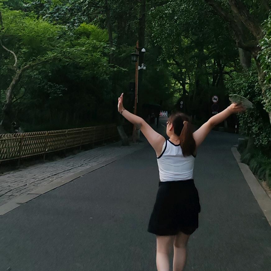 侯六月月月月🌙