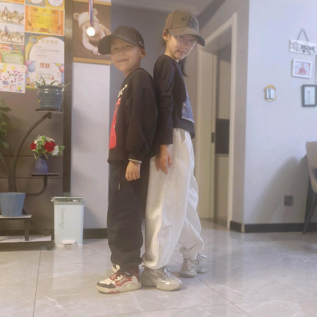 你笑一下嘛！！