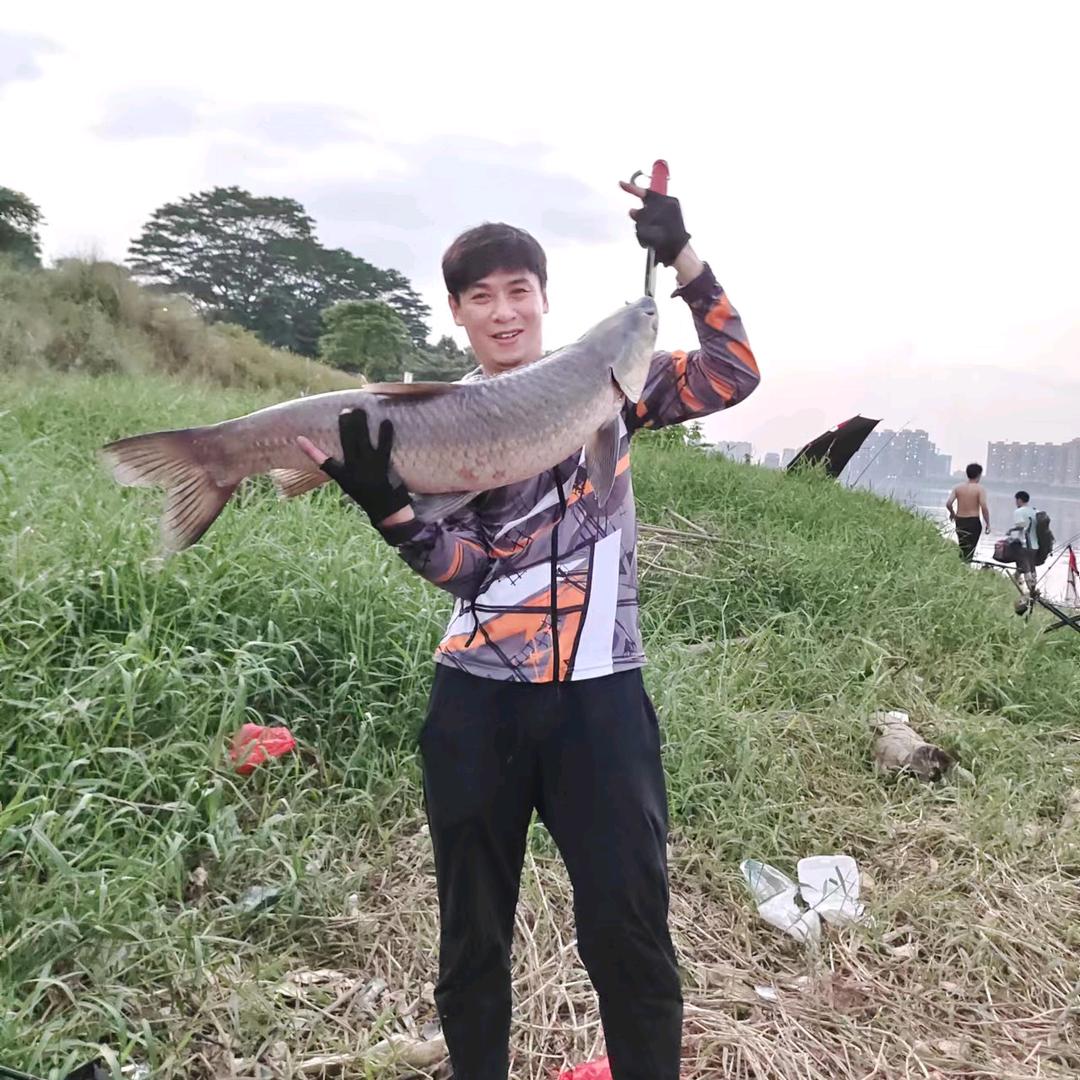 哥哥爱钓鱼🎣🎣🎣🎣