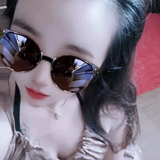 牛顿💋牛顿👄爱笑的虎牙妹👣