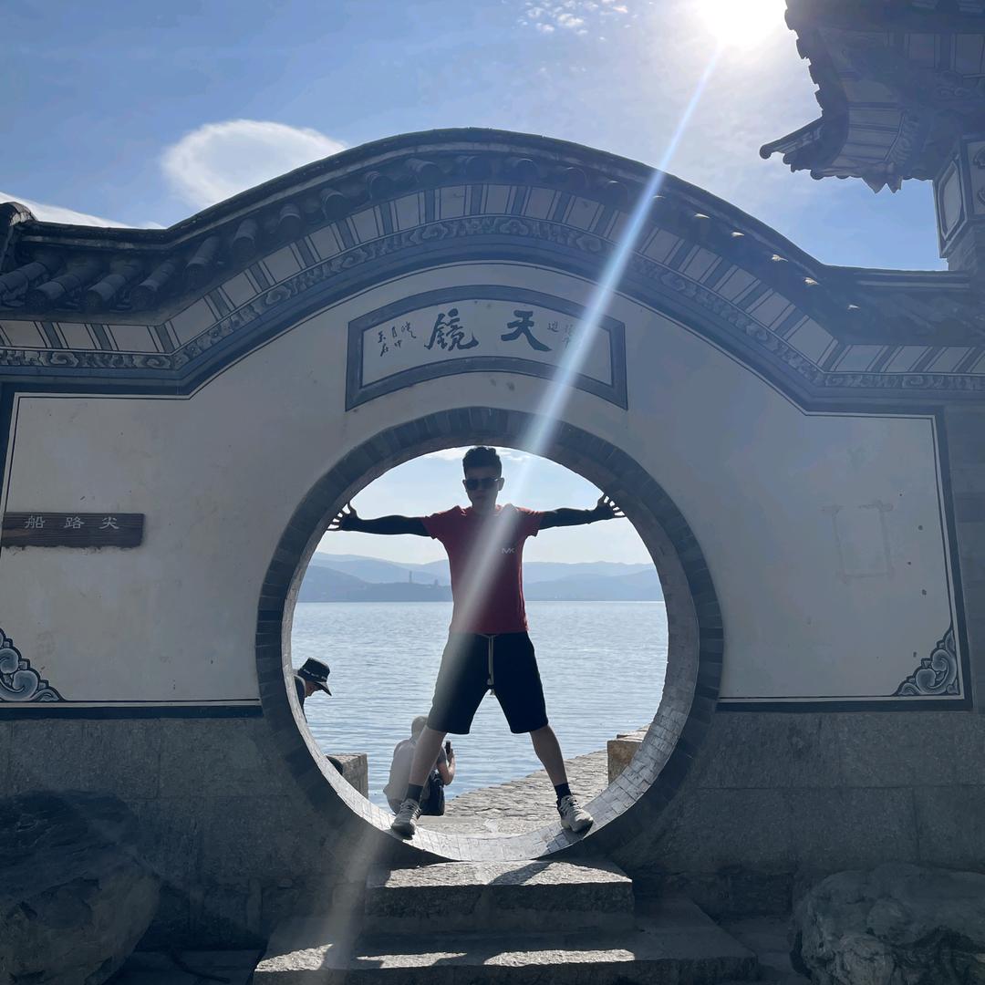 情歌不易的易