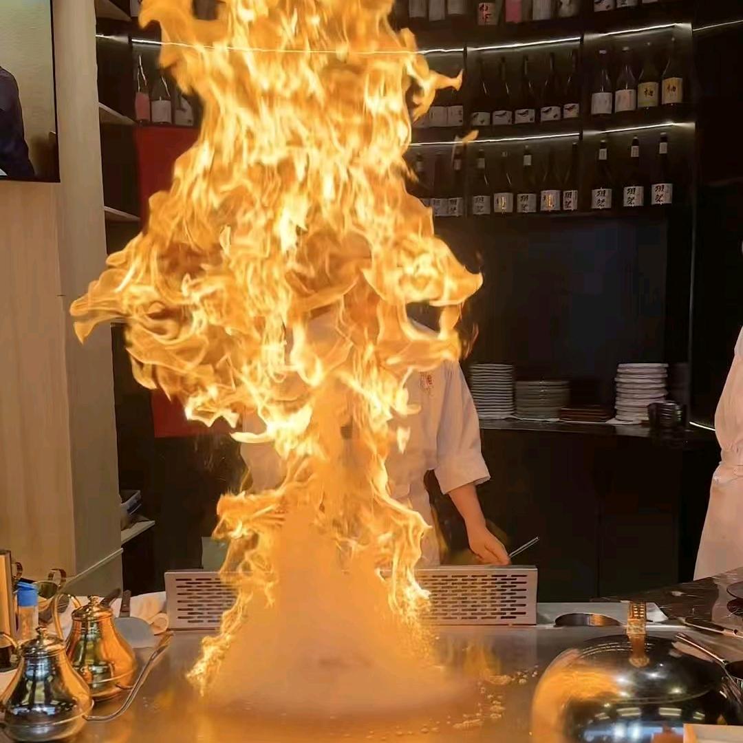 胖娃吃成都