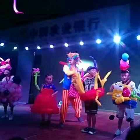 金优美小丑彩球装饰