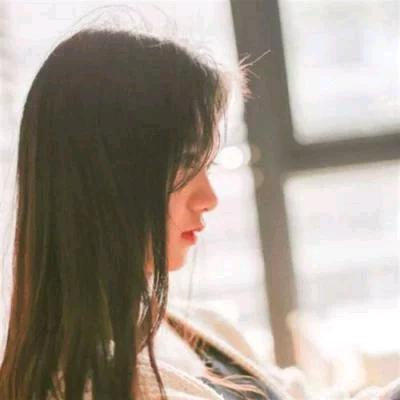 清风耳畔拂