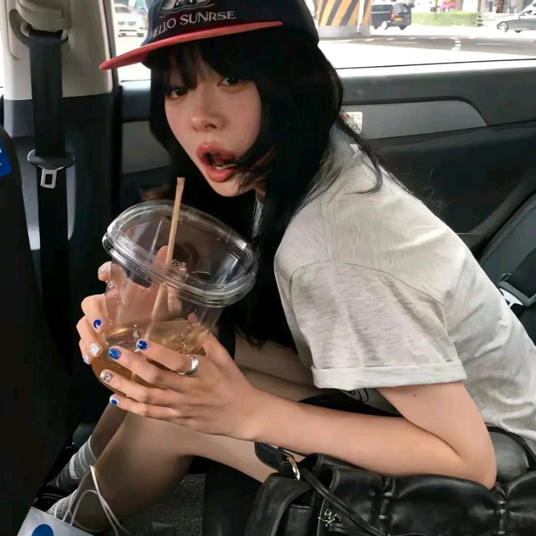 吃个泡芙.