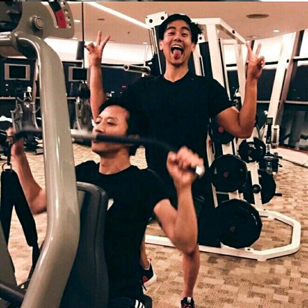 樂一.