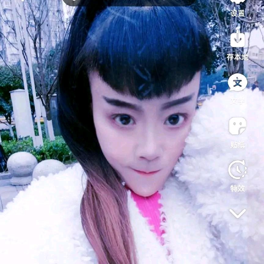 芹芹百货橱窗