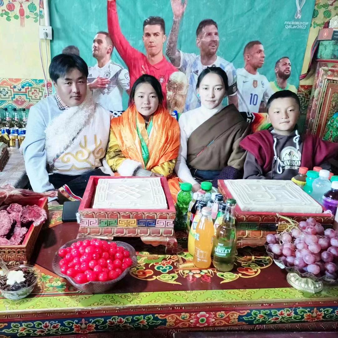 东巴男孑