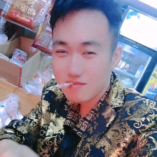 ꧁傻瓜༊⃝余生᭄我宠谁꧂