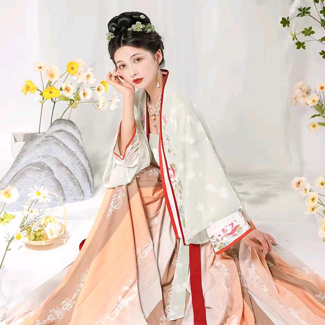 月灵兮汉服